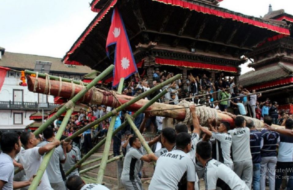 इन्द्रजात्राको लिङ्गो शनिबार बिहान ठड्याइँदै